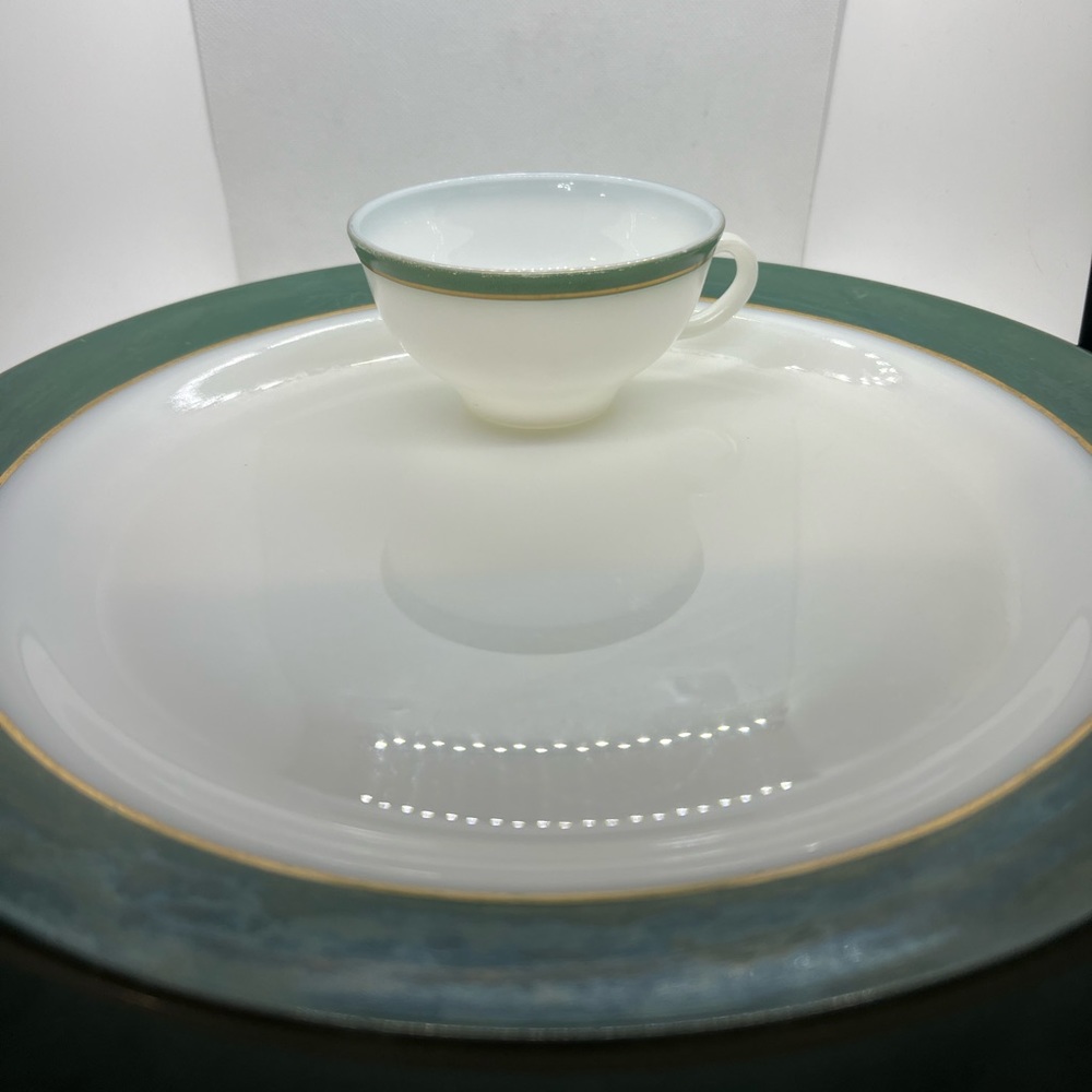 VINTAGE PYREX GREEN REGENCY CUP AND PLATE WHITE MILK GLASS GREEN TRIM RARE